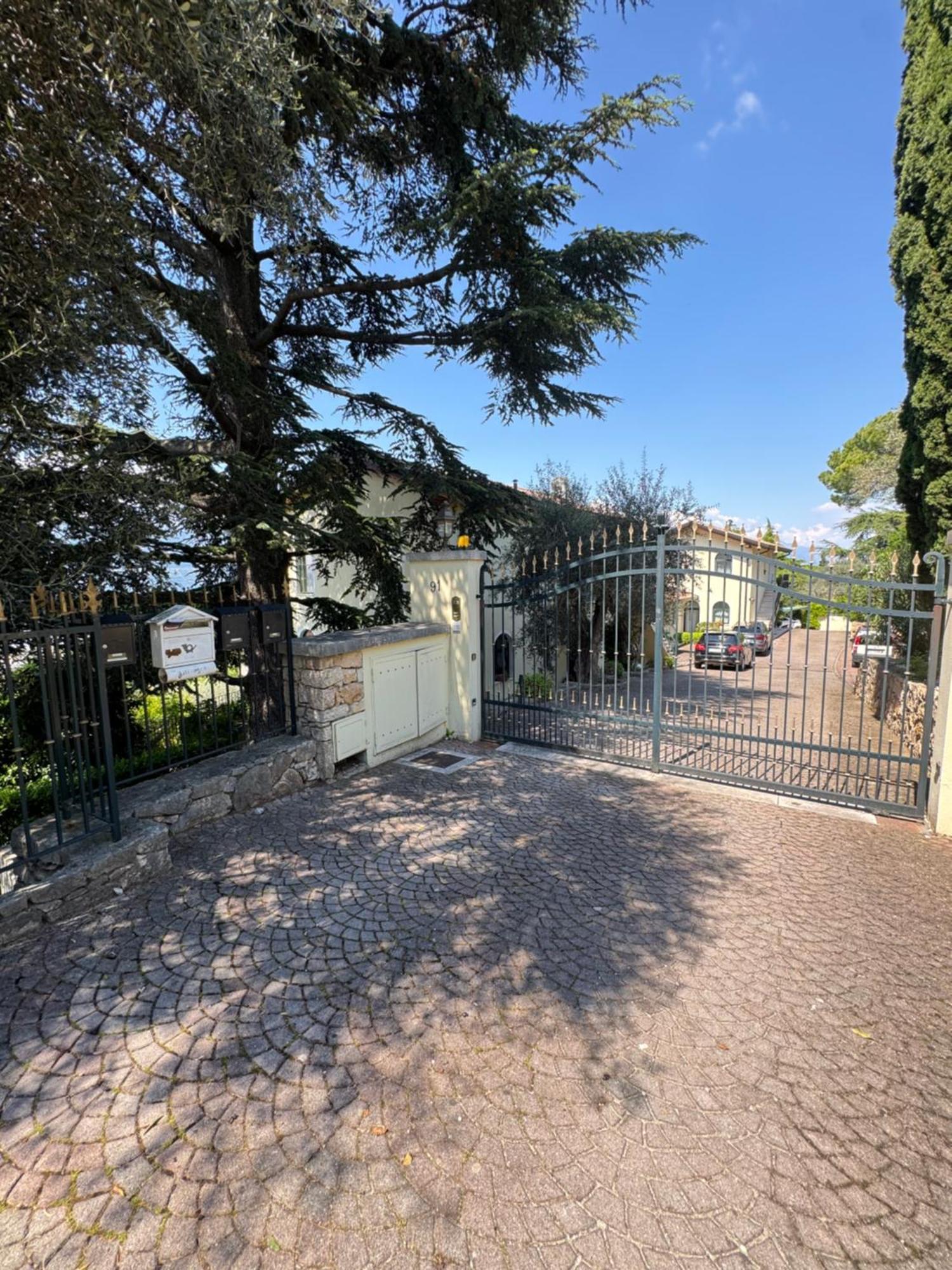 Appartamento La Perla Torri Del Benaco Εξωτερικό φωτογραφία